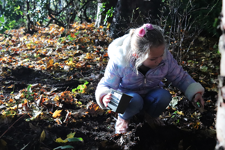 ParksNewcastle's tweet photo. We had a fantastic morning yesterday with Rachel from #Beelines helping children with their bulb-planting, followed by cosy creative activities in #SpringbankPavilion afterwards π
Supported by
@Newcastle_NHS @lga_foundation & @CFTyneWearNland https://t.co/X7t46blH1M