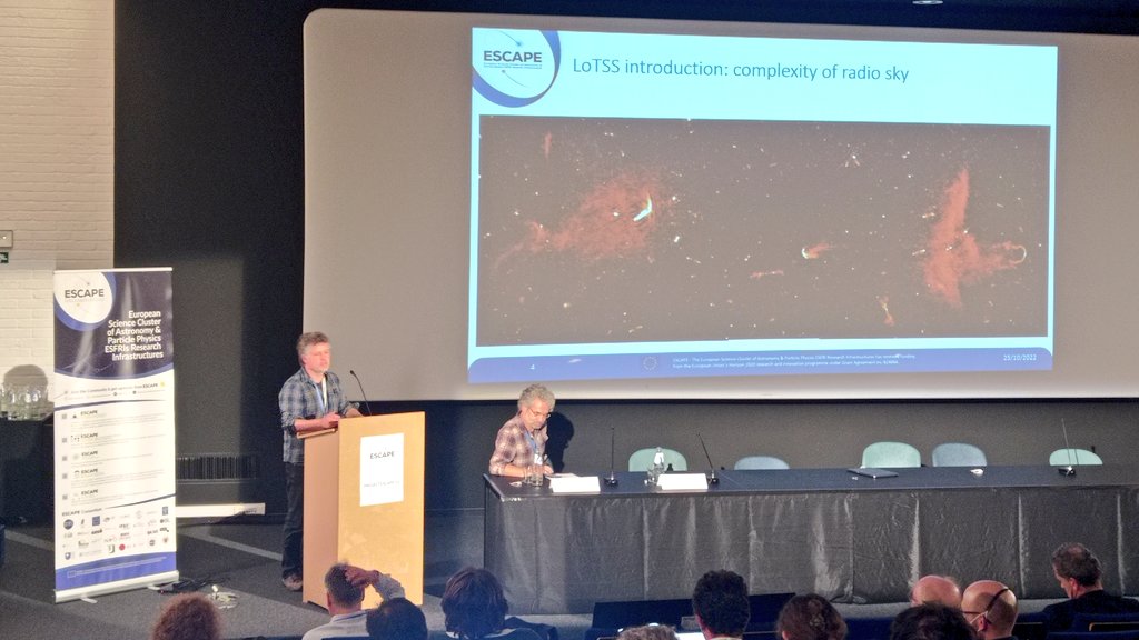 ESCAPE_EU's tweet photo. Time to hear from @StephenSerjeant @OpenUniversity and his peers, at #ESCAPEtotheFuture, about how #ESCAPE #citizenscience  has been helping #astronomy #particlephysics initiatives like @km3net @LOFAR @lsstsssc in getting to know better the deepest secrets of the universe 😉 https://t.co/Sf3o4GGcO9