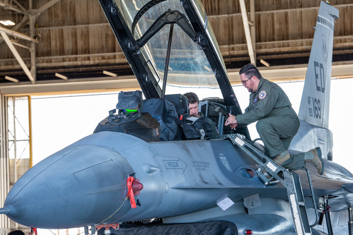 PciProductions's tweet photo. PCI-P's Ethan Wagner, Deputy PM and aerial photographer at @EdwardsAFB training new #aerialphotographer Todd Schannuth in an F-16D. Todd will be bringing you some amazing views from the backseat of this jet working as both a crewmember and #photographer. https://t.co/JLtsdT9PN1