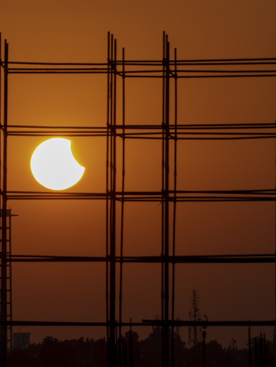 trollpwnde's tweet photo. Partial Solar Eclipse 2022 from Bangalore😊 #Bangalore #Nikon #PartialSolarEclipse ( You can read more about the images on my Instagram - ash.pande ) https://t.co/yslzr5eODz