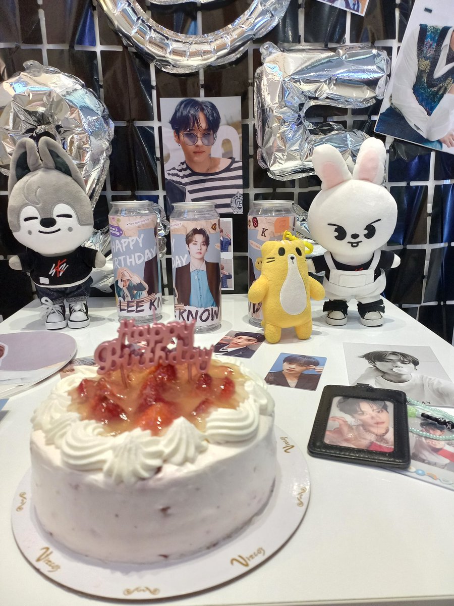 mintyleebit's tweet photo. I've been really busy for quite sometime due to this event and I really had so much fun while preparing for it. This was my very first skz event which I organized and Im so happy w/ the result. 🥺💕

#LinoCafe
#리노야_생일선물은_평생보자
#DancingGodLeeKnowDay
#HappyLeeKnowDay https://t.co/QUVbPV39Ja
