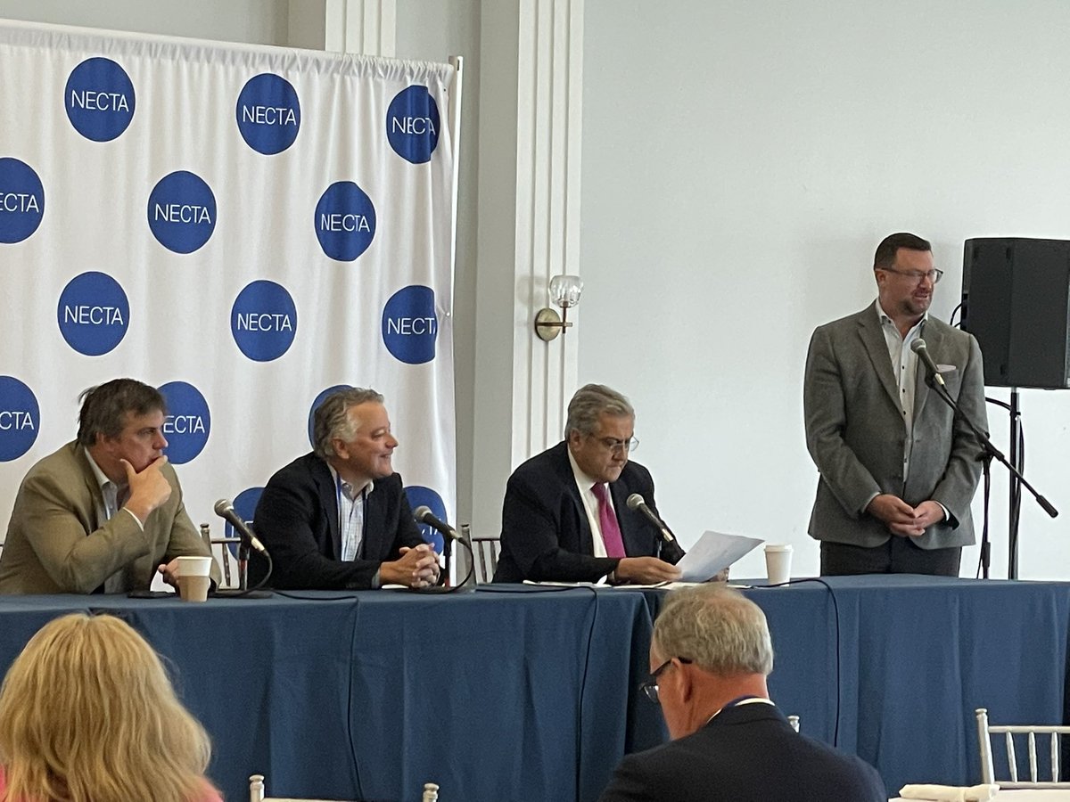 siannazzi's tweet photo. Thank you to Rhode Island’s anchorman @GeneValicenti for moderating an elections panel at @ConnectingNE’s Convention.  #NECTA22 https://t.co/cvtnNTnqRW