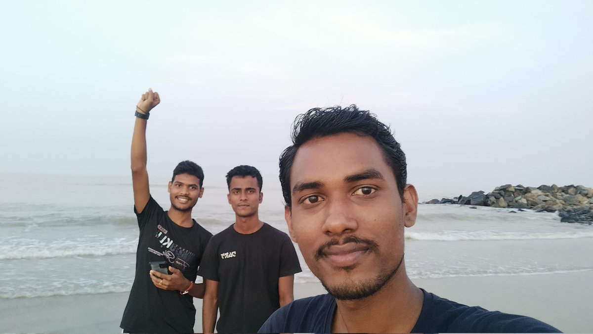 ChinmayaBal14's tweet photo. ବହୁତ ଦିନ ପରେ ଆମ ଏରିଆର ପେଣ୍ଠ ସମୁଦ୍ର କୂଳରେ ସାଙ୍ଗମାନଙ୍କ ସହ ମସ୍ତି ..❤️❤️
#penthaseabeach
#kendrapara
#masti
#rajnagar https://t.co/Aq6p6toz2D