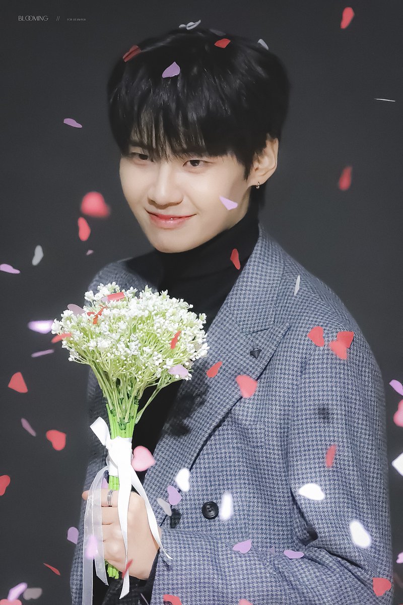 Blooming_LJH2's tweet photo. 221023 640아트홀
#이진혁 #LEEJINHYUK #브이태양 https://t.co/3ELV9sGMva