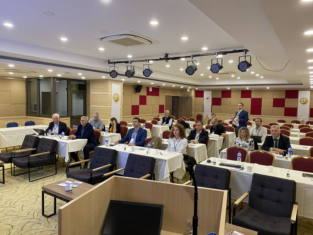 FORESTEUROPE's tweet photo. In our hybrid session, the #FoRISK pilot on #wildfires presented the policy brief “Working towards a more wildfire resilient pan-European forest landscape building on sustainable forest management”, and @marcuslindner_  keynote on #forest resilience operationalization 🏕🪵🌲 https://t.co/jDIK80n33G