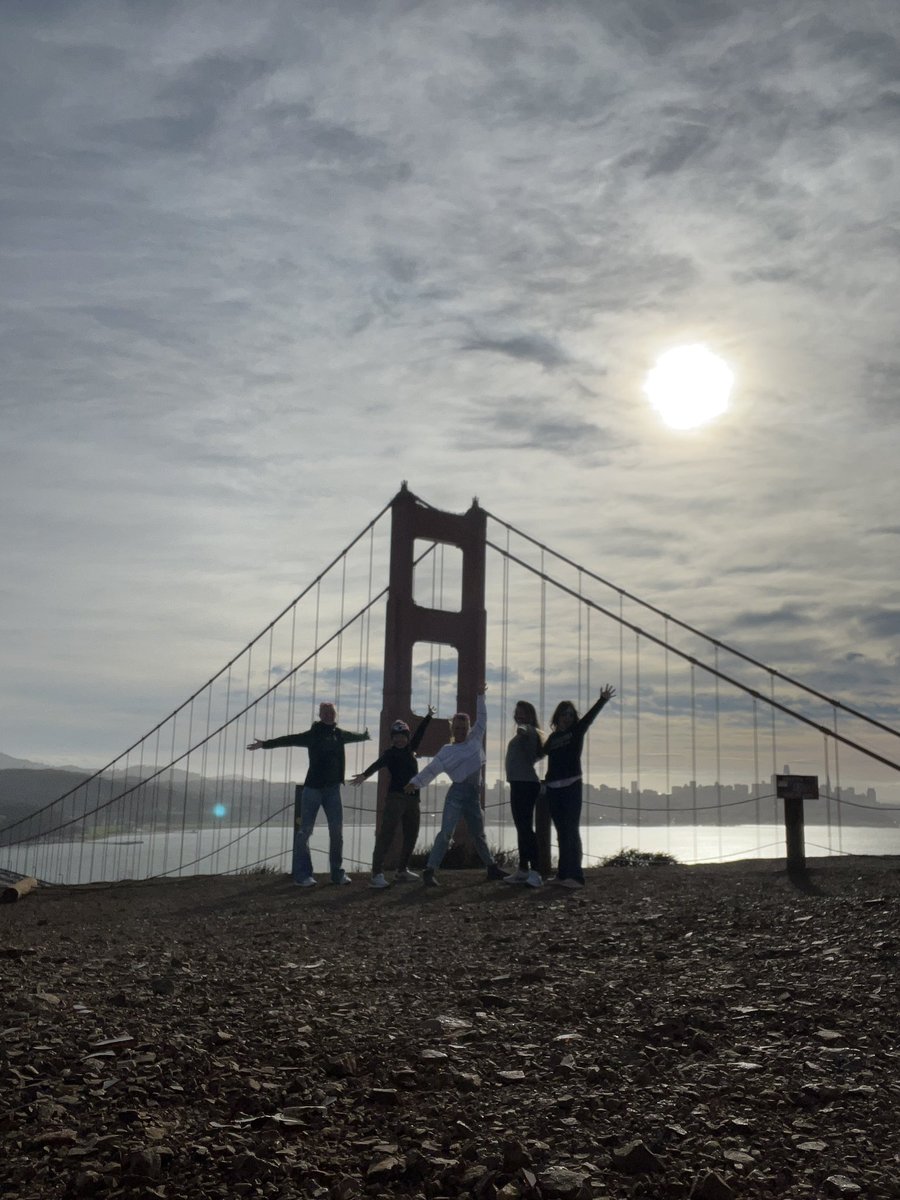 Happy with a top 10 this week at Stanford, game is trending ready for one last event of the fall in Cabo 🏖️ 
Fun to see the Golden Gate Bridge with the squad 😍🌁
@baylorwgolf #sicem