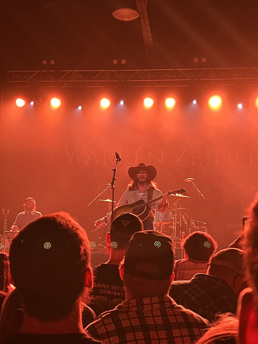maciefannon198's tweet photo. Drove over four and a half hours to see @WarrenZeiders the other night and he didn’t even sing Dirt Roads don’t. 🥲 I’d still do it all over again for the show he put on and the damn good time I had❤️🤟🏼 https://t.co/7KcicdiiP7
