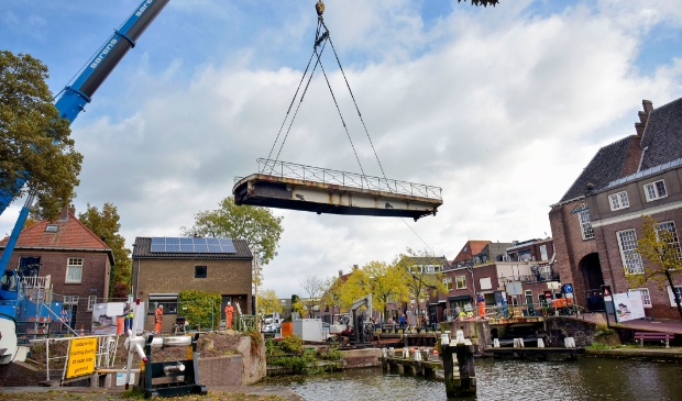 HK_Zenderstreek's tweet photo. Uithijsen Montfoortse draaibrug was een imposante klus #montfoort -  https://t.co/HDfPxQpEwM https://t.co/4gcWKe0lAS