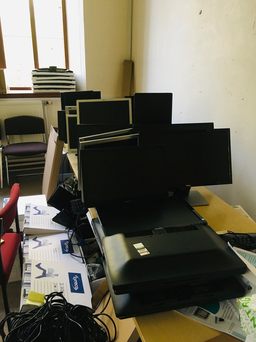 NWGVSN's tweet photo. A big THANK YOU to @EkosLtd in St George's Cross, who donated HP Desktop Towers, monitors, mice and keyboards. We've said it before and we'll say it again - we couldn't run our #ITRecyclingProject without all your kind donations and support! 
#DigitalInclusion https://t.co/DsdPFulTBn