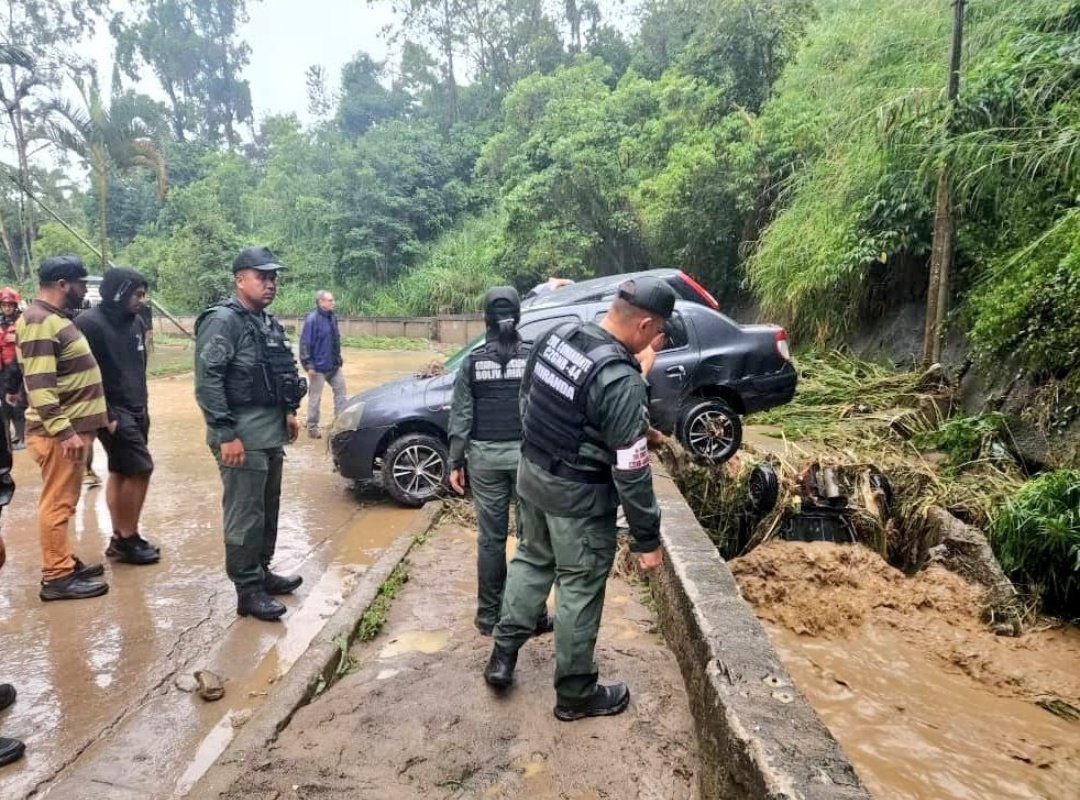 CentinelasD122's tweet photo. #25oct, nuestra #GNB continúa apoyando con un espíritu ético y humanista a nuestro pueblo venezolano, desde Montaña Alta, municipio Carrizal, estado Miranda. ¡Siempre en unión cívico-militar!
🇻🇪#D122GNBCarora
#PuebloAtentoYActivo 
#PuebloYGNBUnidosVenciendo
.@GnbGaranteDePaz https://t.co/Mjl8VCDp1u