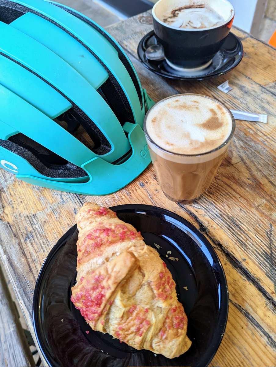 Mornings are better by bike! Gorilla coffee commuter club ride 🚲☕🥐🦍
#Cycling #FunOnTwoWheels #ActiveTravel #CycleCommute #LoveToRide #BikeIsBest