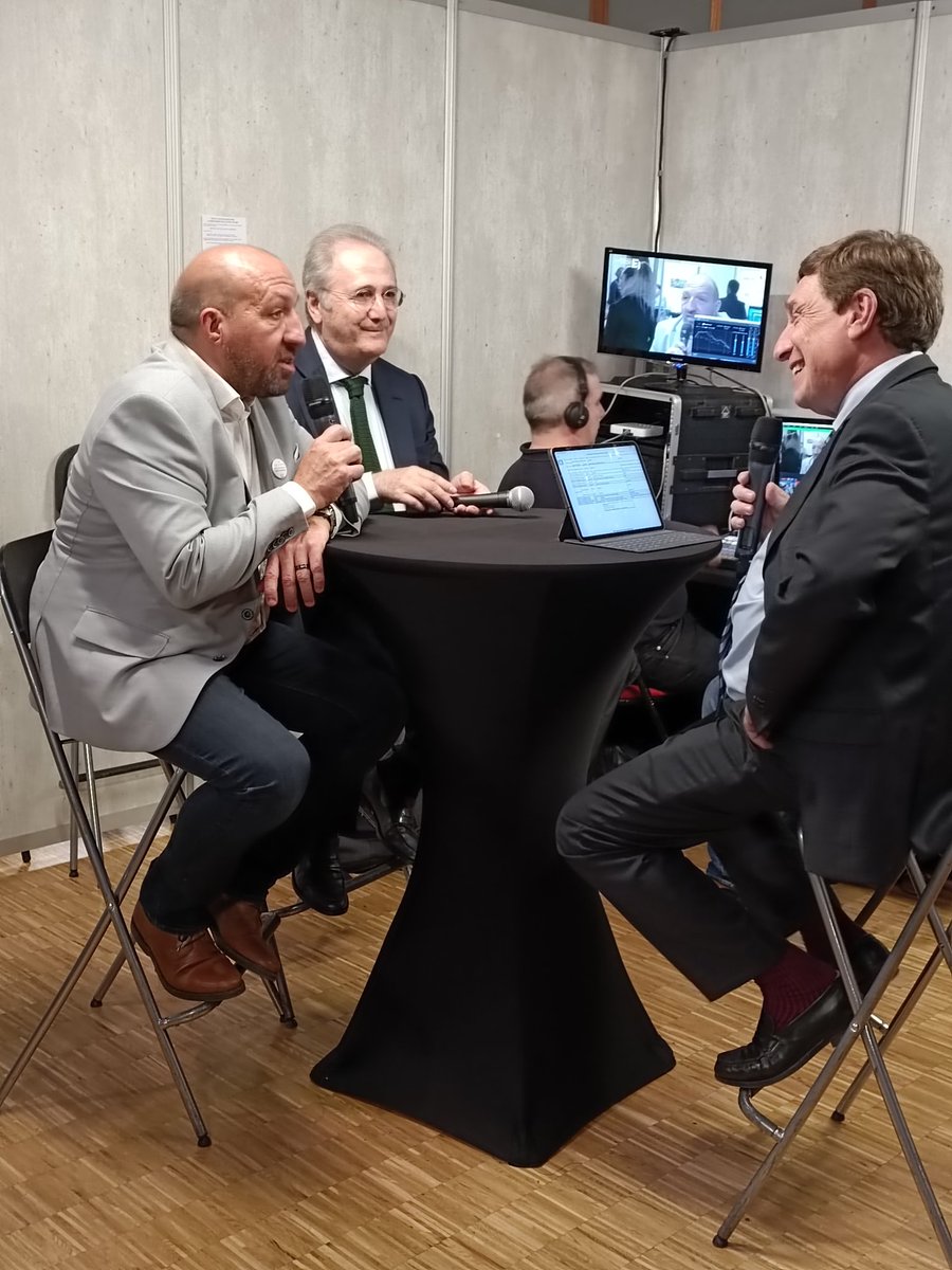 MEDEF_Sud's tweet photo. INTERVIEW CROISÉE | Forum du Numérique Sud

Michel Garcin et @JL_Maurizi, au micro de @MProvence_13 pour l'@upe_05 et le @MEDEF_Sud à l'occasion du 1er rendez-vous régional des #TPE #PME autour du #numérique 

👉 Suivez ici et en direct la suite de la journée !

#FDNumSud #gap https://t.co/attMPuS4g9