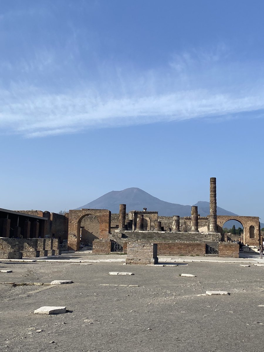Doomii13's tweet photo. Pompeje 🌋 https://t.co/Y5c01IAOYX