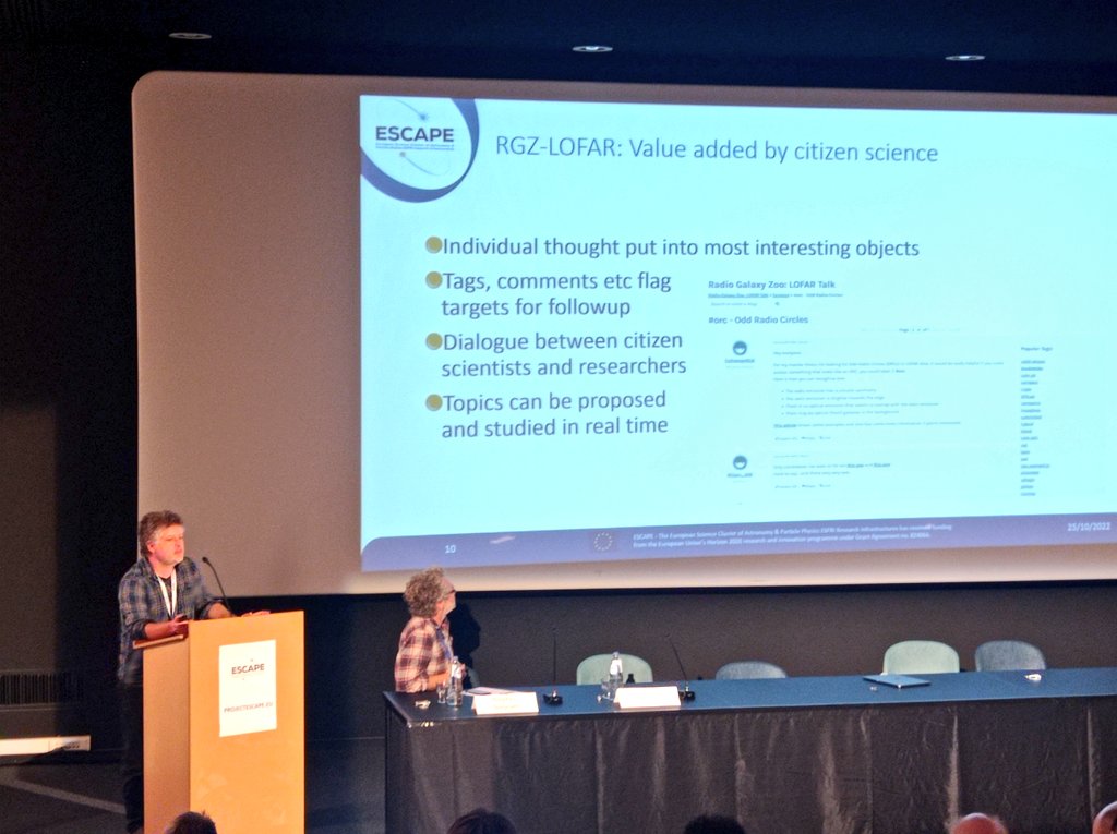 ESCAPE_EU's tweet photo. Martin Hardcastle @UniofHerts showcasing the power of #ESCAPE #citizenscience projects, with @galaxyzoo, where thousands of volunteers full of passion helped @LOFAR in discovering what the sky is showing us!Together we go further, the citizen science beauty at #ESCAPEtotheFuture https://t.co/nkjP2xhMpK