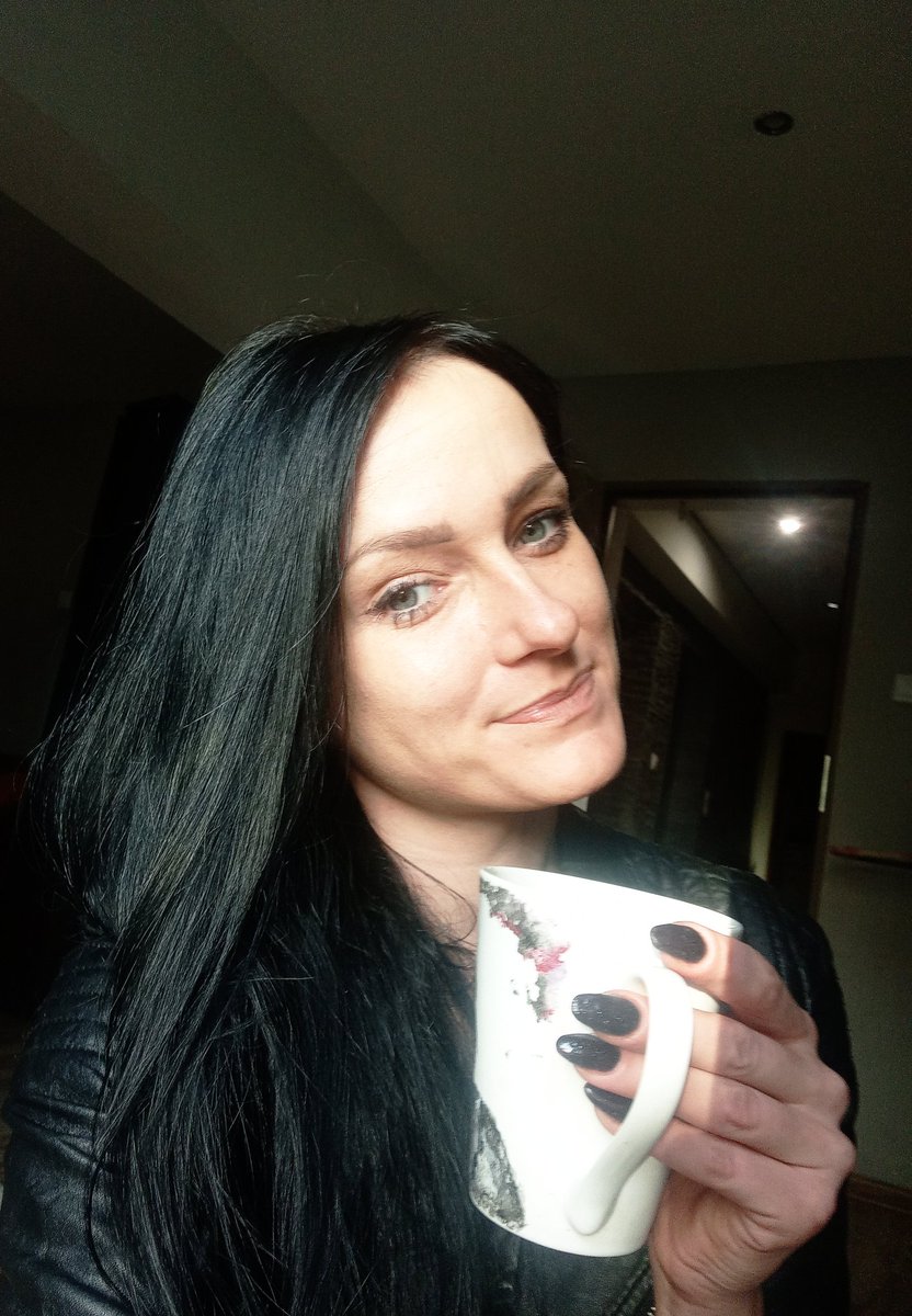 OchmannAnia's tweet photo. Cześć Twitterki jestem tutaj od roku a Followers nie wzrasta. Czy widać mój profil, a może dostałam blokadę?😉Jeśli mnie widzisz proszę o obserwację. W samotności szybciej kawa stygnie. https://t.co/G20qFXP7p7