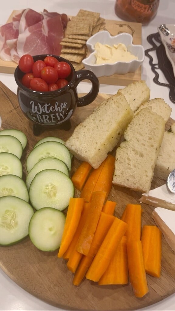 brightshadowsas's tweet photo. Halloween dinner was a witches dinner this year in honour of Hocus Pocus 2, even though we watched the first one. I did like the second one as well though. Have you watched it yet? What did you think?

#witches #halloweendinner #hocuspocus #hocuspocus2 #… https://t.co/3VRGsywGWn https://t.co/OoPsghbYWv