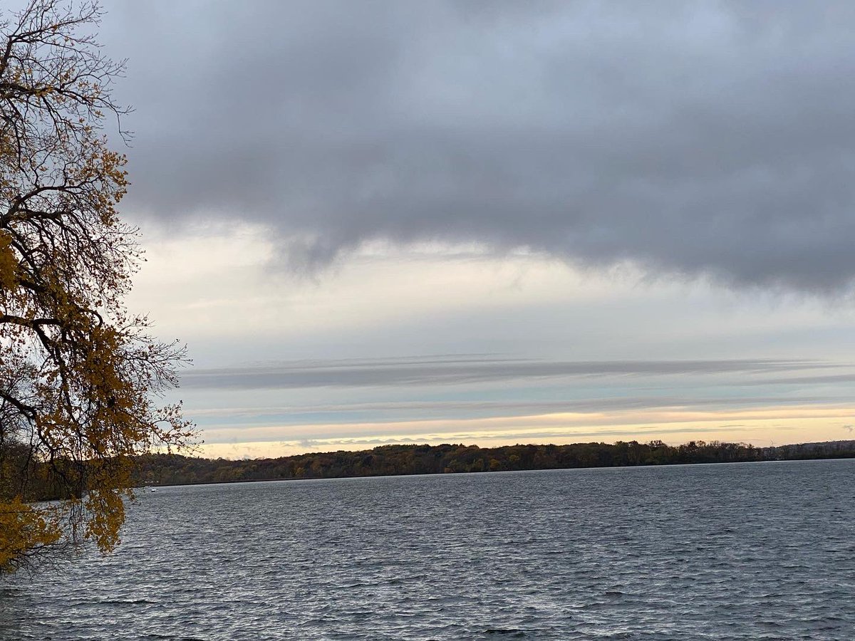 myvisionoflife1's tweet photo. My Vision of Life Experience #vision #life #lifestyle #explore #experience #nature #madison #wisconsin #usa 🇺🇸 #spactacular #view #nature #naturephotography #sunrise #sunrise_sunset_photogroup #sunrise_and_sunsets #sunriseoftheday #leaves🍁 #leaves #leavesfall #lakemendota #lake https://t.co/hhdXJxY78r