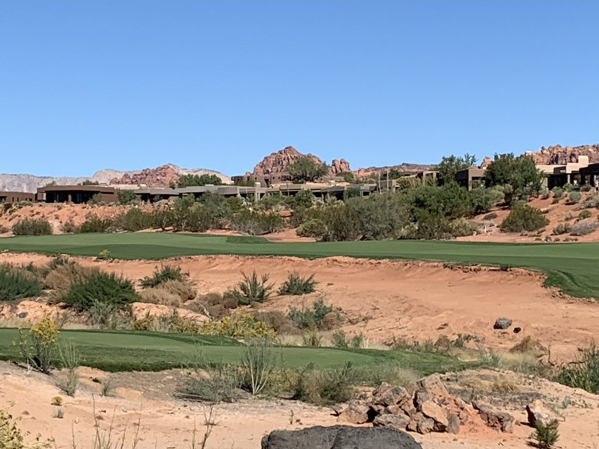 Lots of detail work going on at Entrada at Snow Canyon and it looks amazing! Such an amazing layout and each hole has its own WOW factor. Big thanks to <a href="/FantasyTodd/">Todd Rummins</a> for the drive today!!! <a href="/sincitygcsa/">SNGCSA</a>