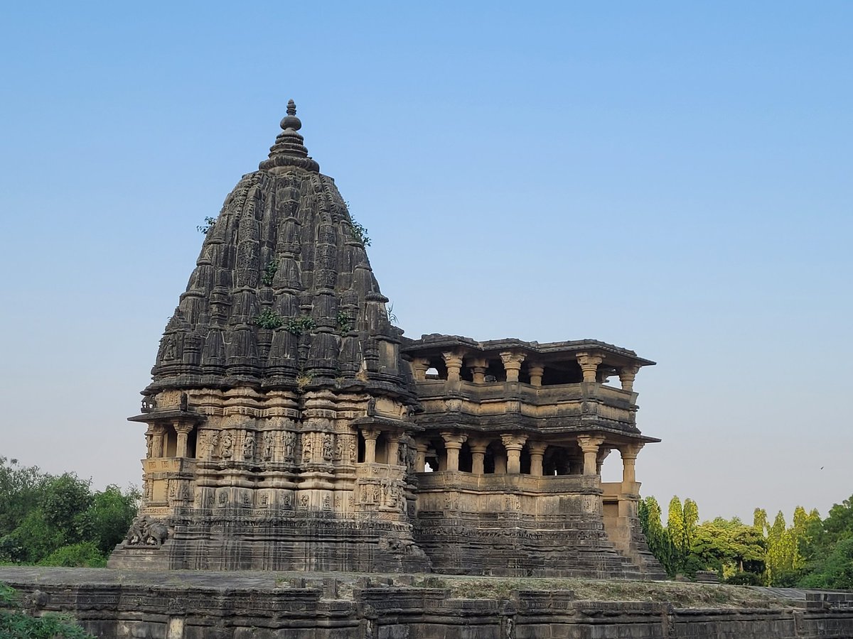 TejasGeminiMan's tweet photo. Ancient Temples and Me... We go back a long way. The ruins, the art, the stones, and that past.. It calls me, embraces me, loves me. 💕💕
Guess the place? 😃
#AncientIndia
#TravelToPast https://t.co/HjrsJ3F9kX