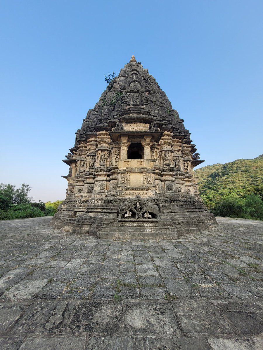 TejasGeminiMan's tweet photo. Ancient Temples and Me... We go back a long way. The ruins, the art, the stones, and that past.. It calls me, embraces me, loves me. 💕💕
Guess the place? 😃
#AncientIndia
#TravelToPast https://t.co/HjrsJ3F9kX