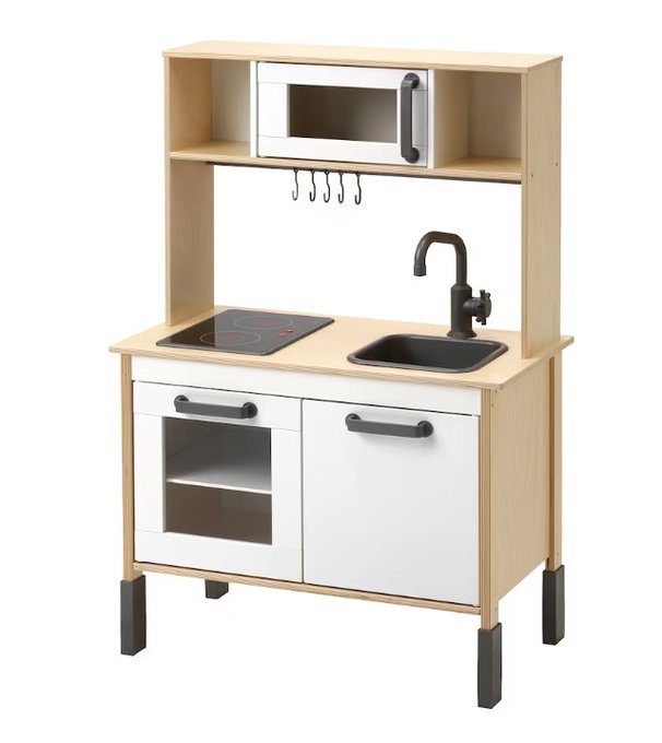 IKEAのおままごとキッチンすごくいいよ組み立てはやや手間だけど作りがしっかりしてて値段も1万円ちょい娘はこれを買ってからというもの毎日お料理ごっこしては床にぶちまけてる 