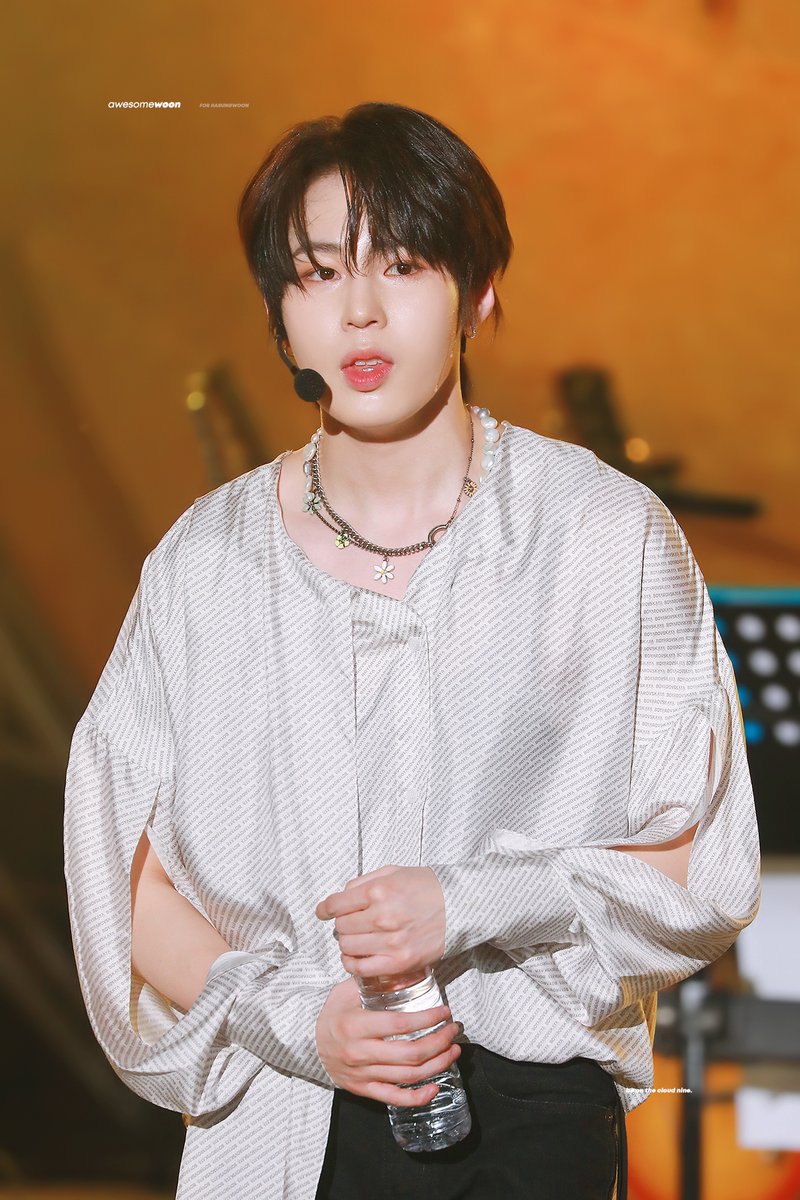 220604 D-546💗

awesomewoon.tistory.com/357

#하성운 #HASUNGWOON #평생하성운과함께
<a href="/gooreumseng/">하성운</a>