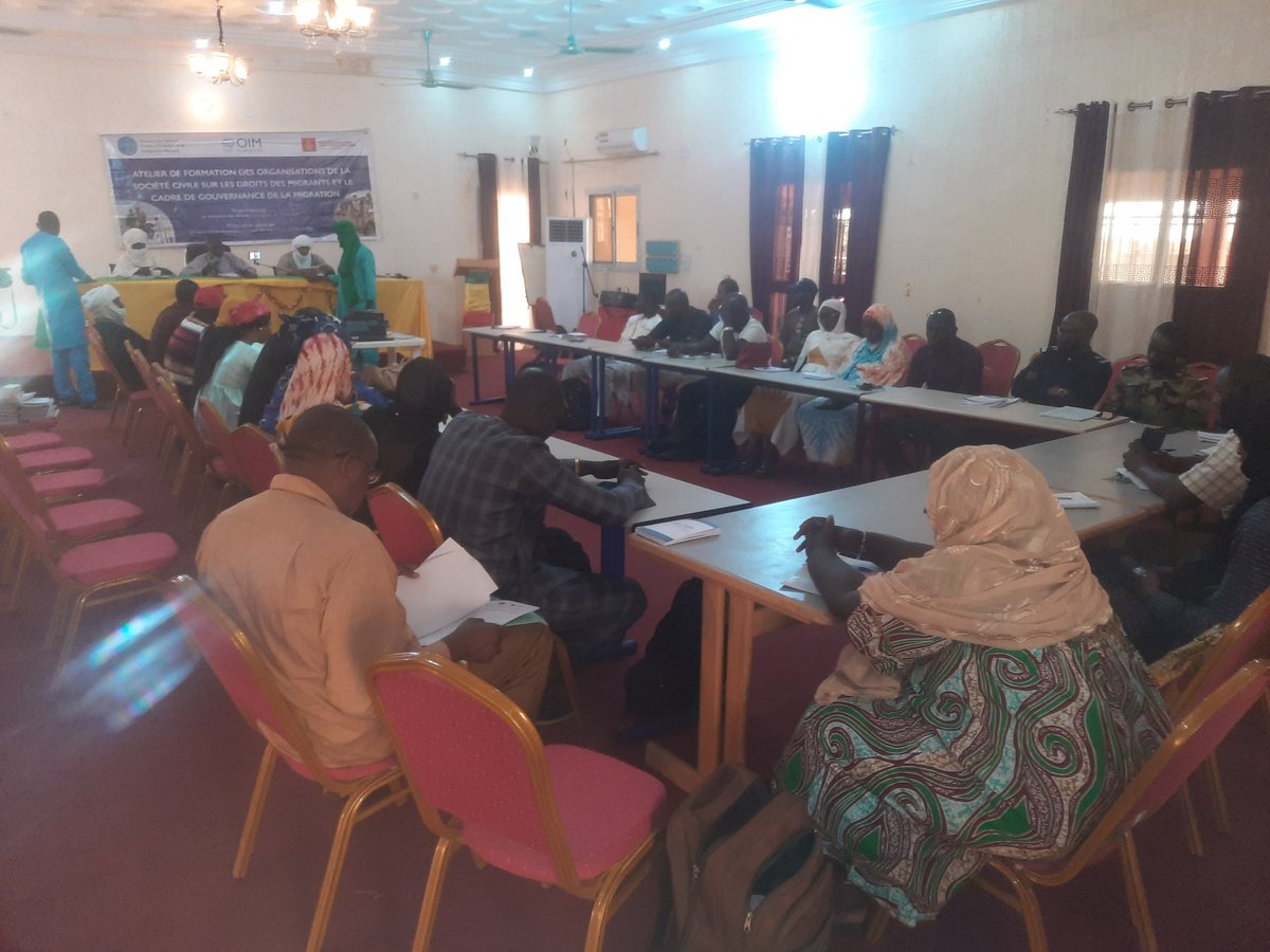 CrjcaG's tweet photo. Première jour de la formation des acteurs de la sté civile sur les droits des migrants et le cadre de la gouvernance de la migration organisée par l'@oim_mali Gao.

Une formation qui selon le représentant du conseil régional est une occasion pour parler de planification su thème. https://t.co/2MPxnC2Se6