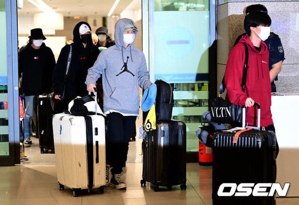 j6hyun's tweet photo. OMEGA X has arrived in Incheon Airport! ๐
#PROTECTOMEGAX #OMEGA_X https://t.co/uqxKwWXewI