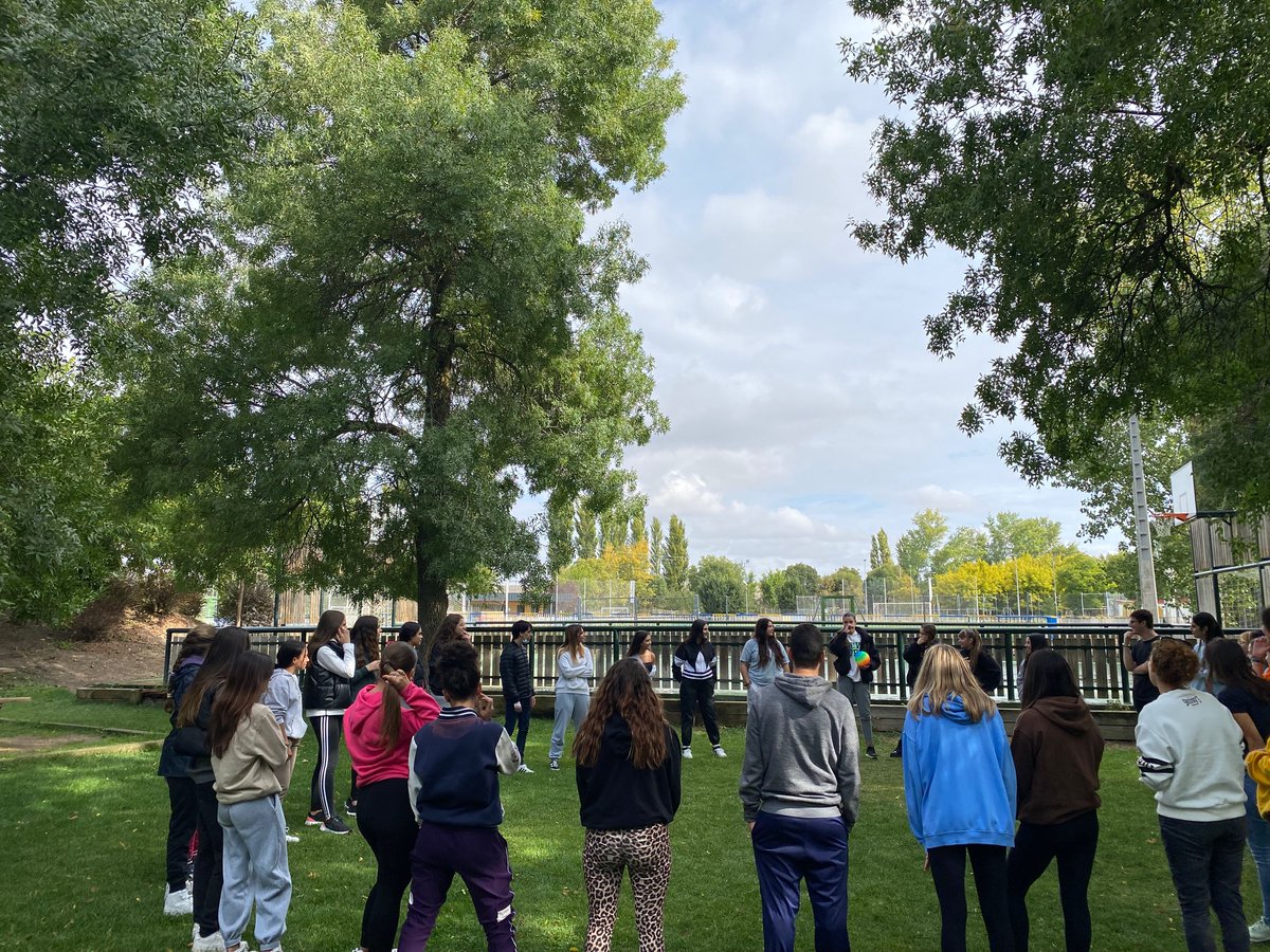 gregorioferva's tweet photo. Los 8 grupos del Departamento de #ServiciosSocioculturalesYALaComunidad (Atención a la Dependencia,Integración Social y Educación Infantil) aprovechamos para conocernos y disfrutar juntos.¡Retomamos por fin nuestras famosas #Convivencias!
#ConvivenciaGF #EdIn_GF #INSO_GF #APSD_GF https://t.co/Ja5220JZ3M
