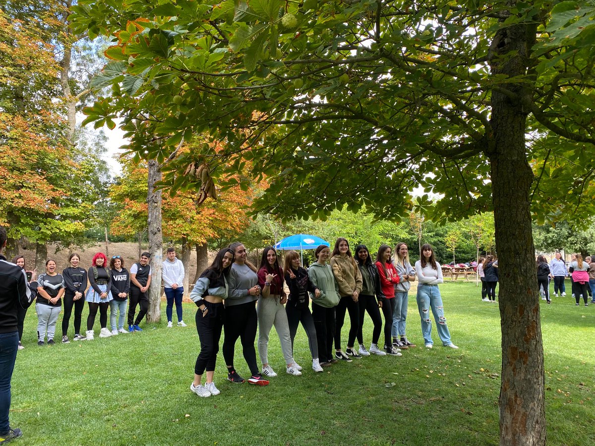gregorioferva's tweet photo. Los 8 grupos del Departamento de #ServiciosSocioculturalesYALaComunidad (Atención a la Dependencia,Integración Social y Educación Infantil) aprovechamos para conocernos y disfrutar juntos.¡Retomamos por fin nuestras famosas #Convivencias!
#ConvivenciaGF #EdIn_GF #INSO_GF #APSD_GF https://t.co/Ja5220JZ3M