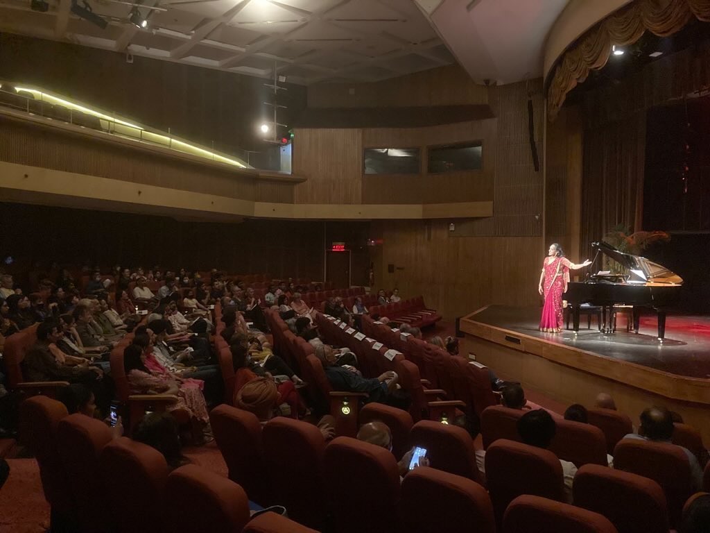 AustriainIndia's tweet photo. 🎼What a wonderful #musicalevening of #pianorecital🎹organized by the 🇦🇹 Cultural Forum New Delhi on the occasion of "50 years of #MarialenaFernandes as #musicalbridge between 🇦🇹🤝🇮🇳" at @habitatworld.

#AzadiKaAmritMahotsav
#75yearsofIndianIndependence
#Culturalexchange @iccr_hq https://t.co/eGxt7R81Yf