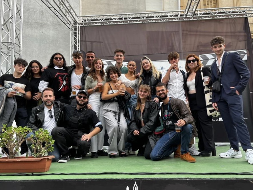 CatfasSchool's tweet photo. AGORAFÒBIA, el curt dirigit per Carla Carreras i protagonitzat per Elizabeth Escobedo i Álvaro Paredes, va ser seleccionat a la 22ª edició dels Premis SGAE a Nova Autoria. Quin orgull d'alumnes! https://t.co/tLRuyhCK3L