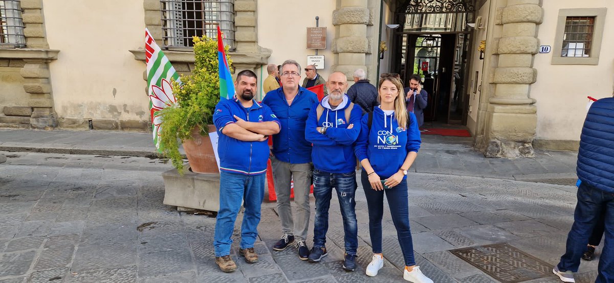 UilmP's tweet photo. Fim Fiom #Uilm : presidio sotto @regionetoscana per la firma del #Memorandum da parte del Commissario @EugenioGiani per il #rigassificatore a #Piombino.
"Non potranno essere i lavoratori di Piombino a pagare per un'emergenza nazionale" @Fusco__Lorenzo @landi_ilaria  #siderurgia https://t.co/Wt7jGOm73G