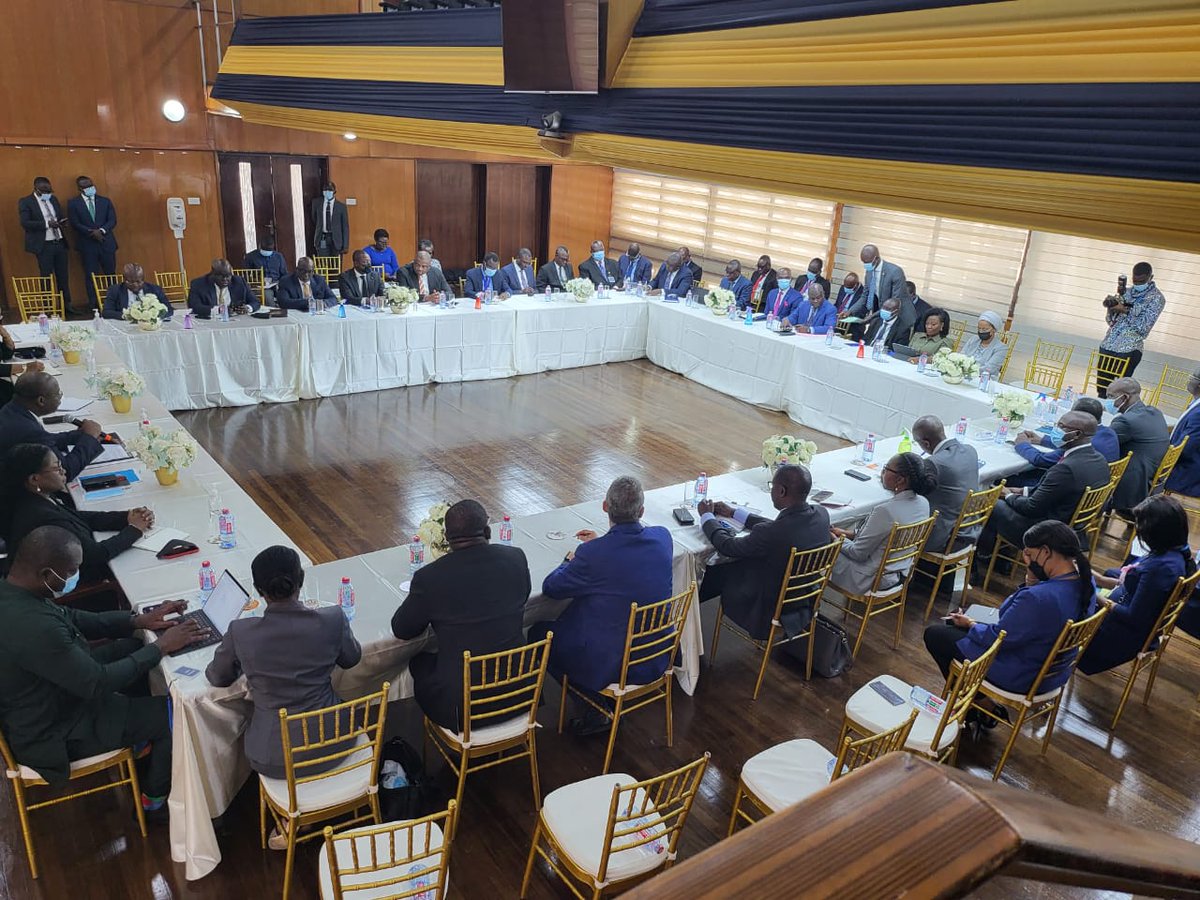 konkrumah's tweet photo. ONGOING......Bank of Ghana meeting with Bank and Forex Bureau Heads. https://t.co/FpHlJgUAB1