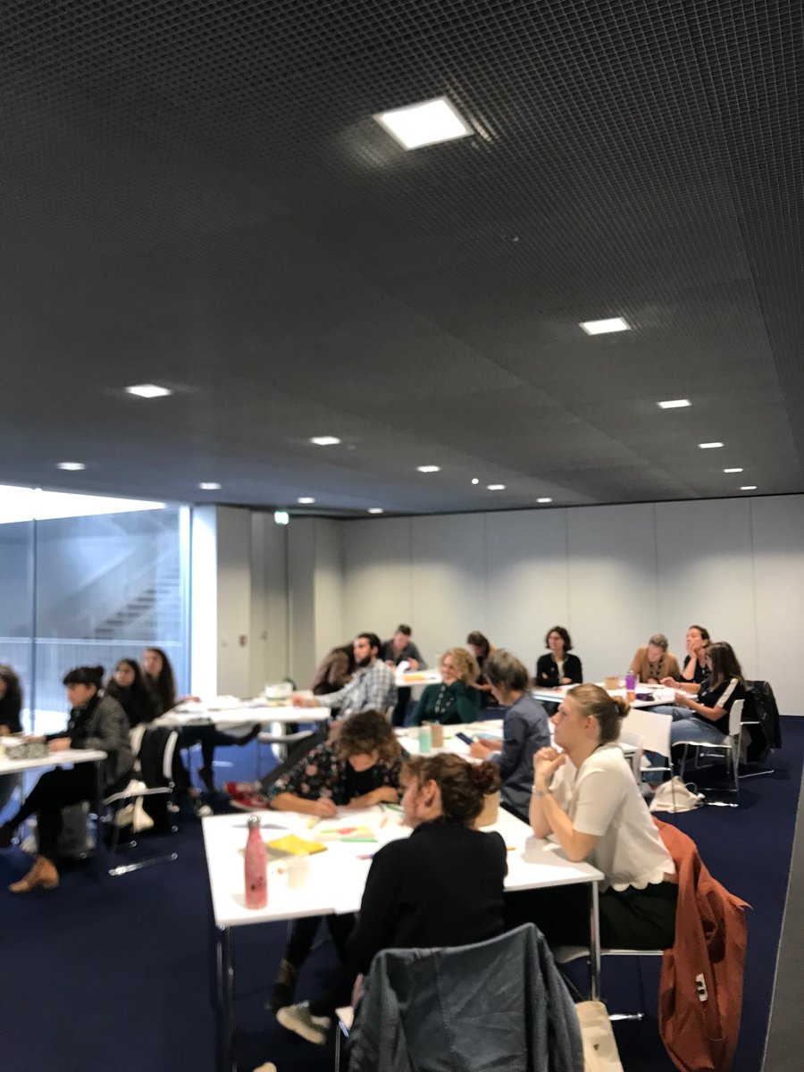 🌈 <a href="/ZedeGRAFIK/">Céline Ziwès</a> nous fait découvrir la puissance du visuel grâce à la facilitation graphique qui est une pratique qui s’appuie sur la captation des idées et leur mise en forme 👏🤓