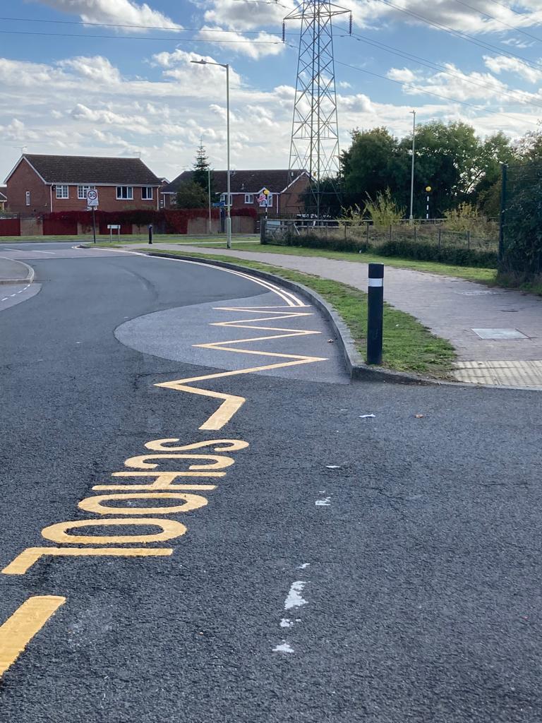 GCwSPC's tweet photo. Wesley School Road users may have spotted the new yellow parking lines outside the school and Cuckoo Lane. They were introduced to make school run times safer by improving the traffic flow in the area
#GreatChart #singletonkent #parishcouncil #roadsafety #schoolsafety #zerovision https://t.co/bqrNGyQCBd
