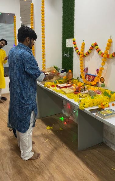 TelexiIndia's tweet photo. A glimpse of #diwalicelebration at @telexi_india

Hope you all had a fantastic and a lightened #diwali

#Telexi
#TransformingCustomerServices https://t.co/EKsNJYakzp