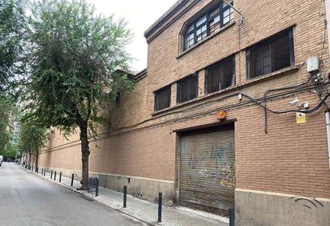 ElFarInformatiu's tweet photo. ⚠️#LH l Veïns de Sant Josep reclamen a l'Ajuntament que aturi la cessió de la fàbrica Albert Germans a Renfe. Asseguren q "som moltes les entitats i col·lectius que necessitem equipaments per poder desenvolupar les nostres activitats"

ℹ️ https://t.co/HFmVbi3YEH
cc @antonigarcia https://t.co/9i2pZZzK2l