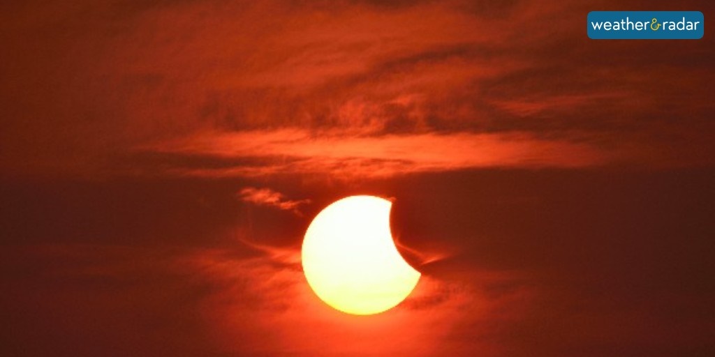 WeatherRadar_UK's tweet photo. ❗Attention stargazers❗

Partial solar eclipse happening RIGHT NOW🌘
Check the WeatherRadar if your conditions are ripe over the next 45 mins.
https://t.co/ep0GEhy5Nt

#solareclipse #partialsolareclipse #ukeclipse #eclipse #eclipseweather https://t.co/9PIuxb76MU