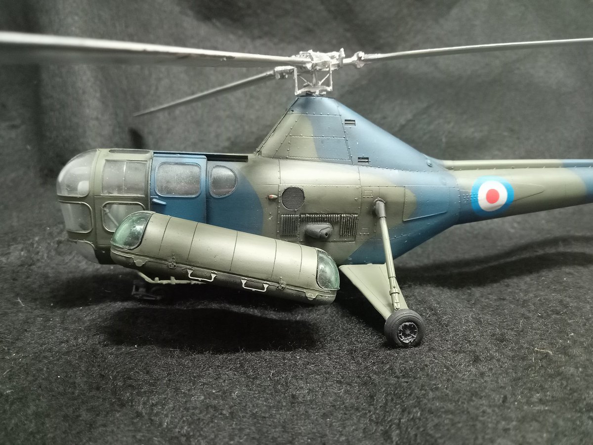 ndnm0d's tweet photo. ミクロミル(AMP) 1/48 HC.2 ドラゴンフライ　完成です。
シコルスキーのS.51をウェストランドがライセンス生産したものらしく、私にはわからなかったのですが結構違うそうです。
作りやすくはないですが完成してみるとかっこいいです素敵です。
作りたかったキットだけあって楽しかったです。 https://t.co/q9jC84Ez23