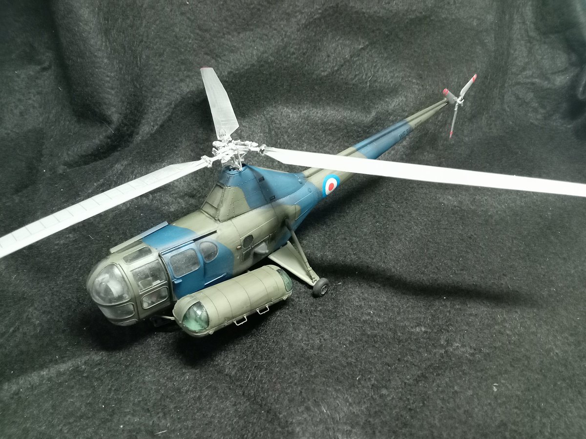 ndnm0d's tweet photo. ミクロミル(AMP) 1/48 HC.2 ドラゴンフライ　完成です。
シコルスキーのS.51をウェストランドがライセンス生産したものらしく、私にはわからなかったのですが結構違うそうです。
作りやすくはないですが完成してみるとかっこいいです素敵です。
作りたかったキットだけあって楽しかったです。 https://t.co/q9jC84Ez23
