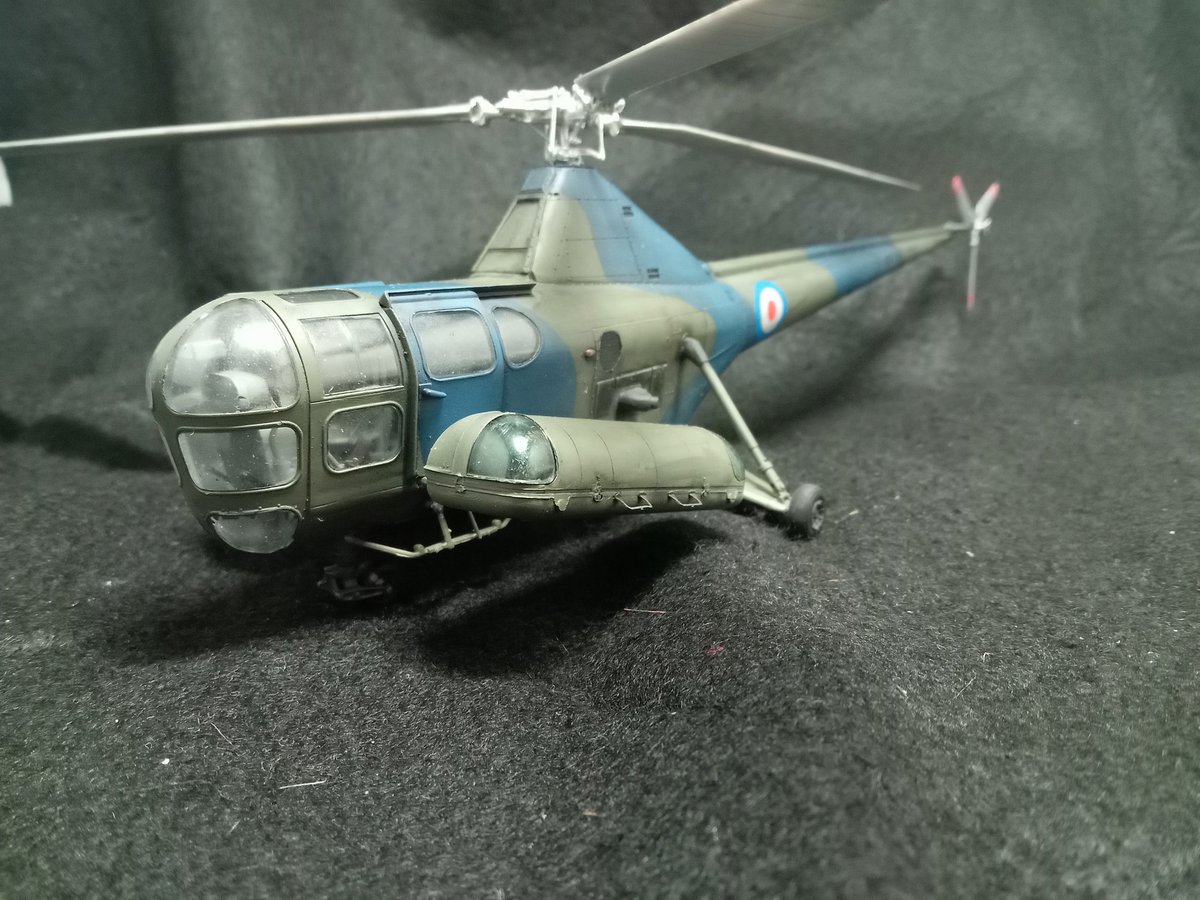 ndnm0d's tweet photo. ミクロミル(AMP) 1/48 HC.2 ドラゴンフライ　完成です。
シコルスキーのS.51をウェストランドがライセンス生産したものらしく、私にはわからなかったのですが結構違うそうです。
作りやすくはないですが完成してみるとかっこいいです素敵です。
作りたかったキットだけあって楽しかったです。 https://t.co/q9jC84Ez23