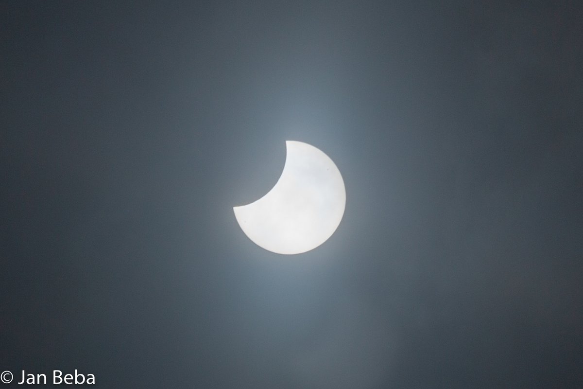 jan_b112's tweet photo. Gerade kurz in einer Wolkenlücke zu sehen gewesen.
#Sonnenfinsternis https://t.co/wULueoxjPc