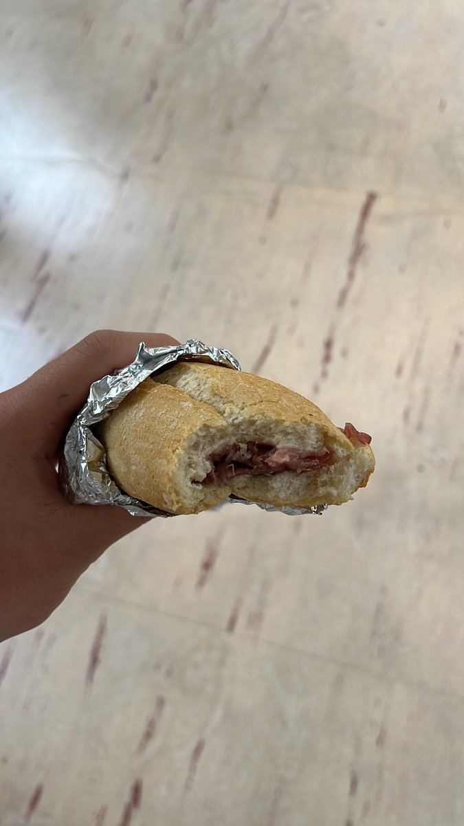Touchfound_'s tweet photo. Post topografia e dividenti , io al lavoro uso il laser non le formule #topografia #dividenti #work #panino #crudo https://t.co/rCA4fpzQPO