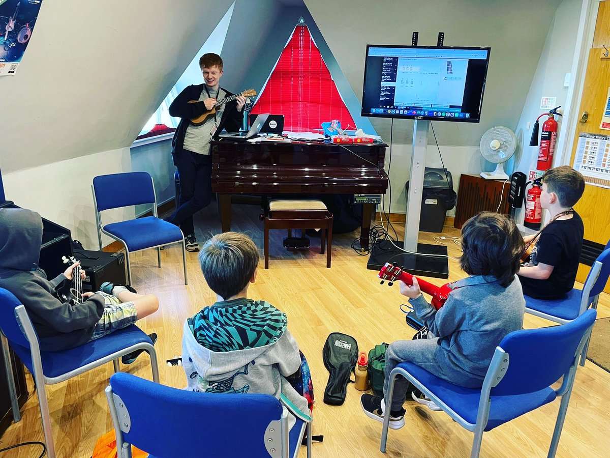Happy half term everyone! Yesterday we kicked off our Autumn Workshop Week with Ukulele Band, led by David Beynon. Loads of great sounds coming from our studio!

#LoveMusicLoveHogans #Ukulele #HalfTerm #Autumn #MusicWorkshop #MusicLessons #Newbury #WestBerkshire