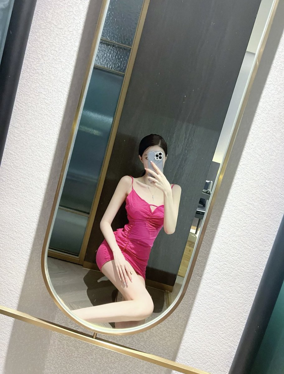 uui263's tweet photo. 一些小美好正在井然有序的发生着 #身材 #穿搭 #大长腿 #少妇 https://t.co/MsUI7W7K66