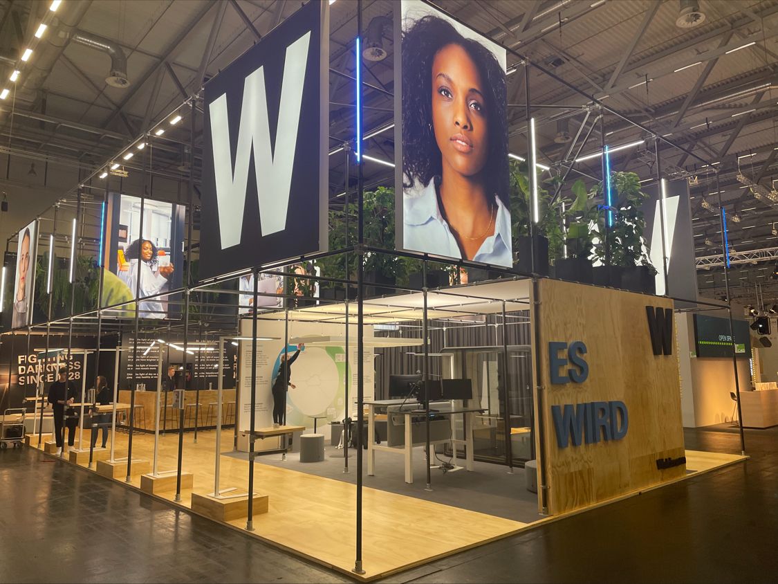 ES WIRD ORGATEC!

Es wird Ihr neues Büro. Es wird hybrid, einfach, effizient und übersichtlich.

Kommen Sie uns besuchen in Halle 8.1 | Stand: C040. Besuchen Sie uns noch bis zum 29.10.

Es wird uns ein Fest!

#orgatec2022 #shinealight #eswird #shareddesk #flexoffice