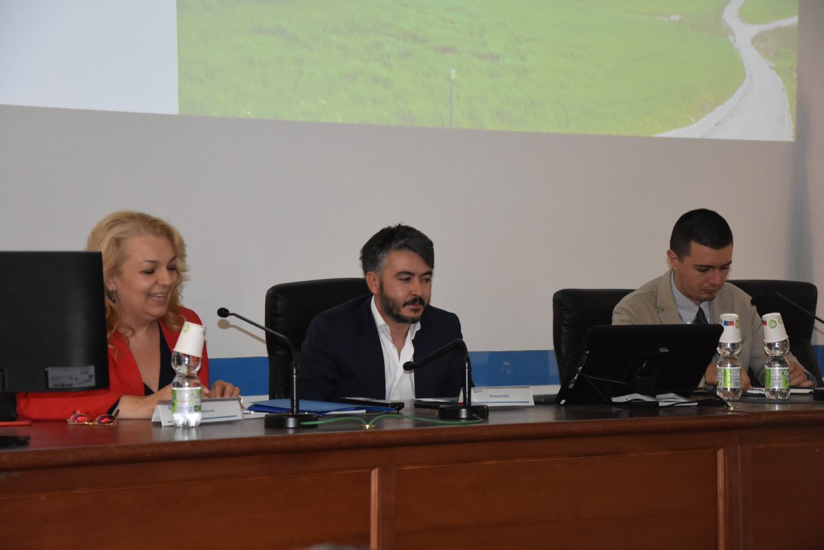 UnintUniversita's tweet photo. Alcuni scatti del primo incontro della Scuola di Economia, Relazioni Internazionali e Diplomazia (SERID) dal titolo “𝑮𝒆𝒐𝒆𝒄𝒐𝒏𝒐𝒎𝒊𝒂 𝒆 𝒄𝒐𝒑𝒆𝒓𝒂𝒛𝒊𝒐𝒏𝒆 𝒆𝒄𝒐𝒏𝒐𝒎𝒊𝒄𝒂”.
Ad intervenire Simone Nisi, direttore Affari Istituzionali Edison SpA. 

#unint #serid https://t.co/yKjmLEdRA7