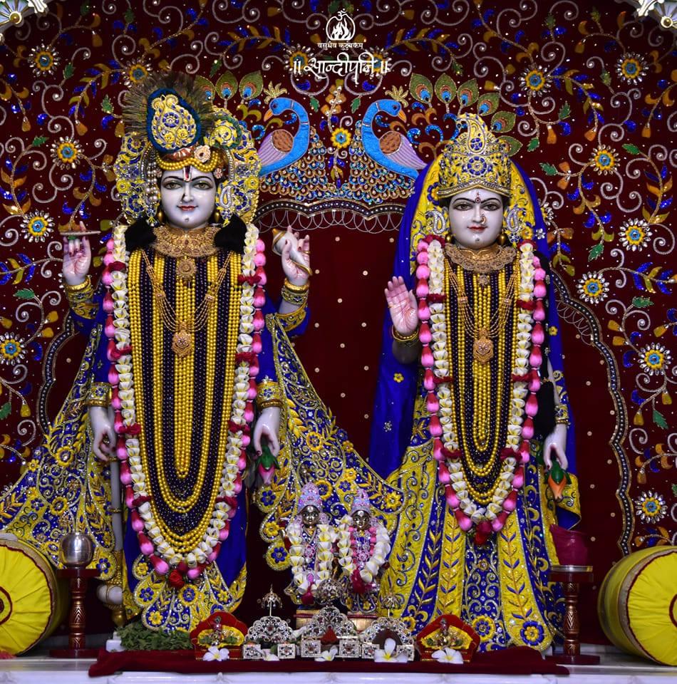 jvyas89's tweet photo. भगवान से संबंध हो या भक्ति का प्रारंभ है और भगवान से संवाद हो यह भक्ति की पराकाष्ठा हैl https://t.co/6s8VwdxpKO