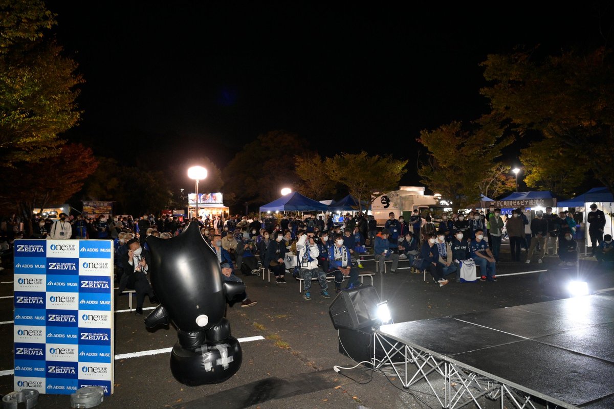 vancyo_9's tweet photo. 先日、FC町田ゼルビアのホーム最終節でトークショーをやらせて頂きました！
11年ぶりの町田でしたが、たくさんの人が観に来てくれました！
タスクさんのおかげで本当に楽しかったです！���わらずカッコいい声だった！
#vsヴァンフォーレ甲府
#トークショー
#和田タスク
#最高のスタジアムDJ https://t.co/B8FAyF2ymg